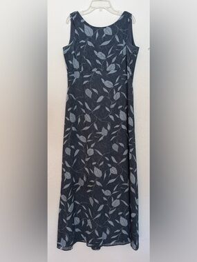 Sleeveless Leaf-Print Maxi Dress in Navy
